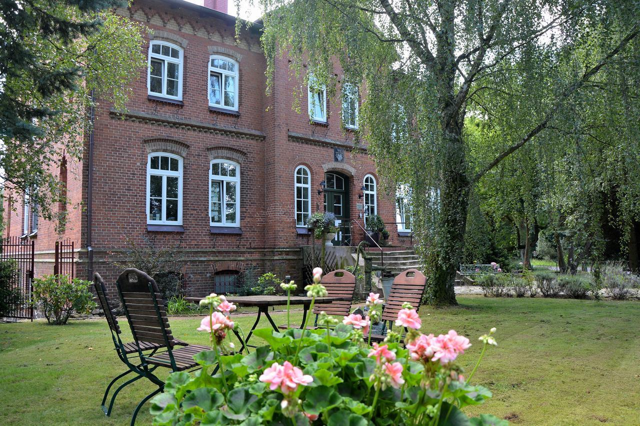 ホテル Gutshaus Zietlitz Dobbin-Linstow エクステリア 写真